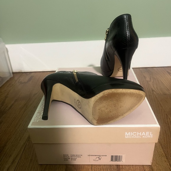 MICHAEL Michael Kors York Booties 8.5 - Picture 10 of 16